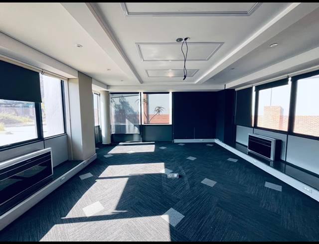 1,663M² OFFICE FOR SALE IN HALFWAY HOUSE